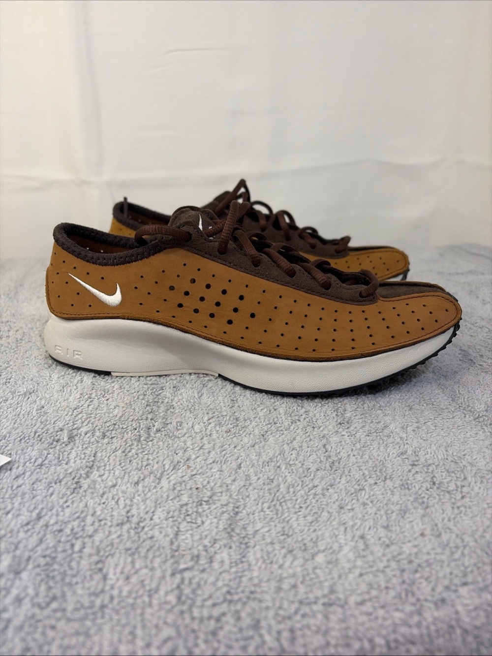 Nike Air Superfly HQ7955-201. Women’s size 7. Stk#EC0025